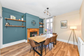 Haydn House Luxurious Retreat - 4 bedroom, 10 guest max, Perfect home away from home